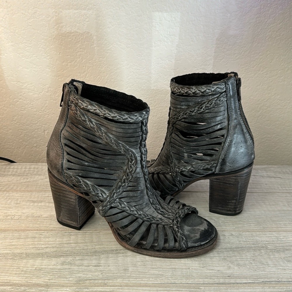 Freebird Bella black size 8